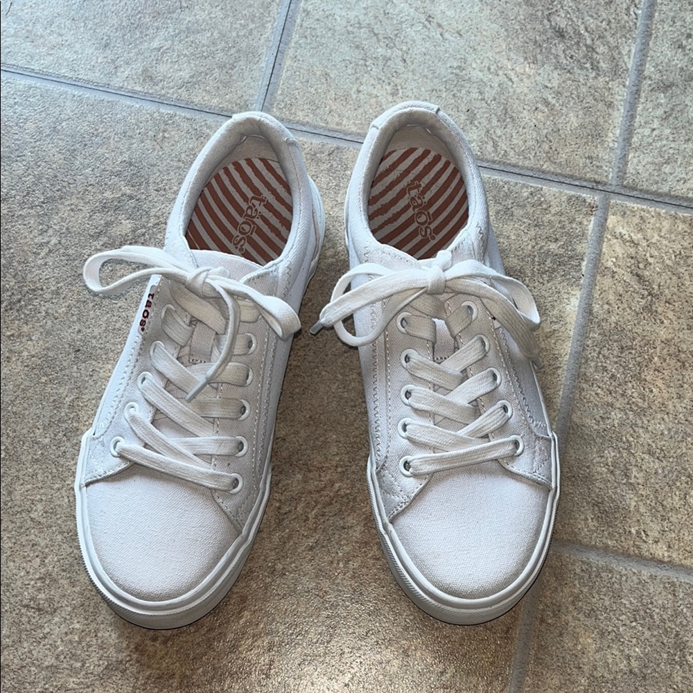 Taos Classic White Lace-Up Sneakers